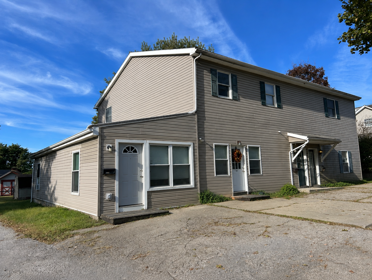 Grove City Apartment: 318 1/2 N. Broad Street