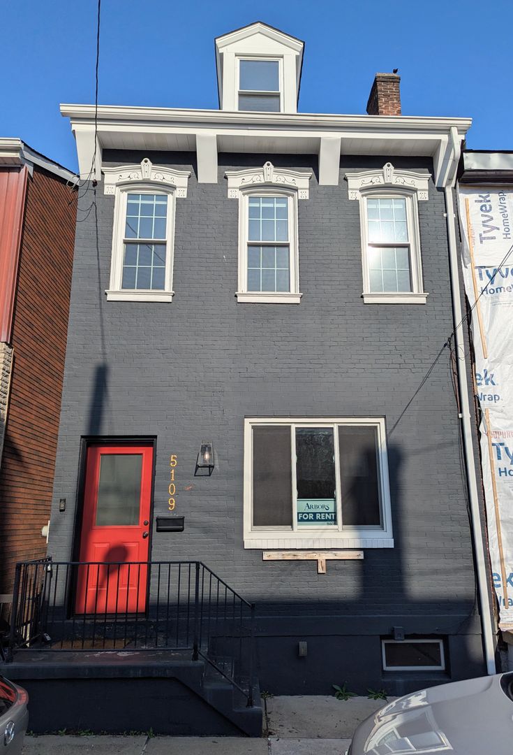 Pittsburgh House: 5109 Holmes St