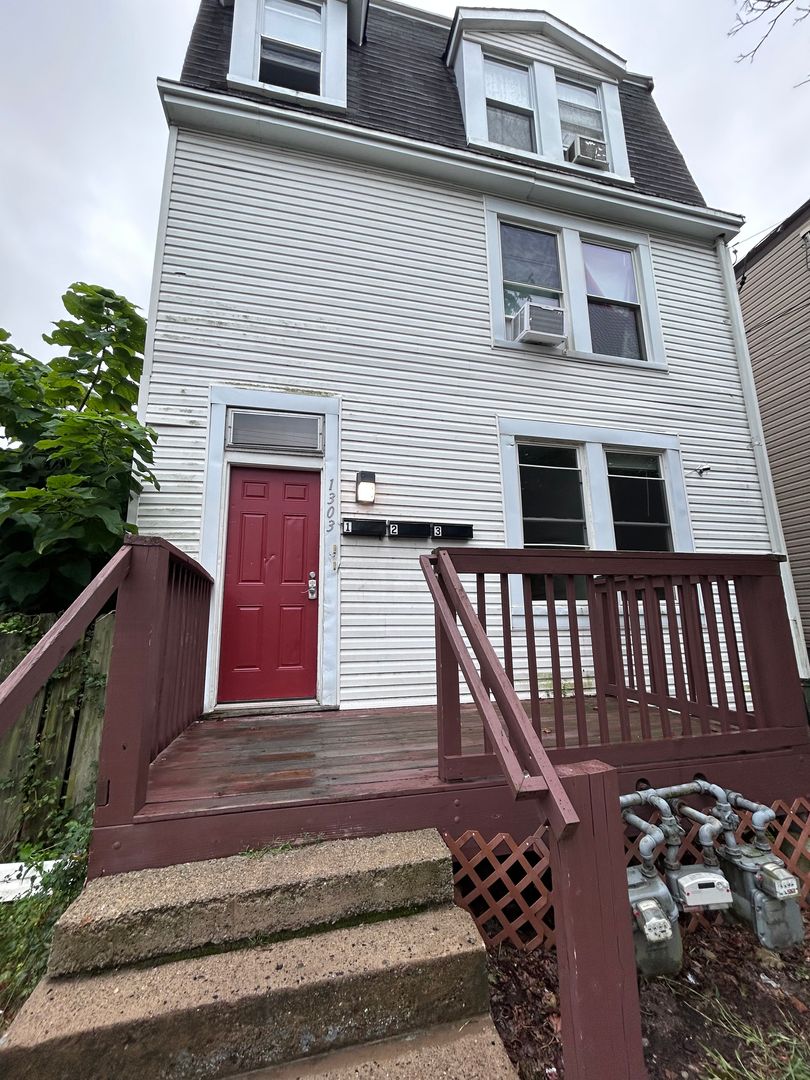Pittsburgh Apartment: 1303 Woodland