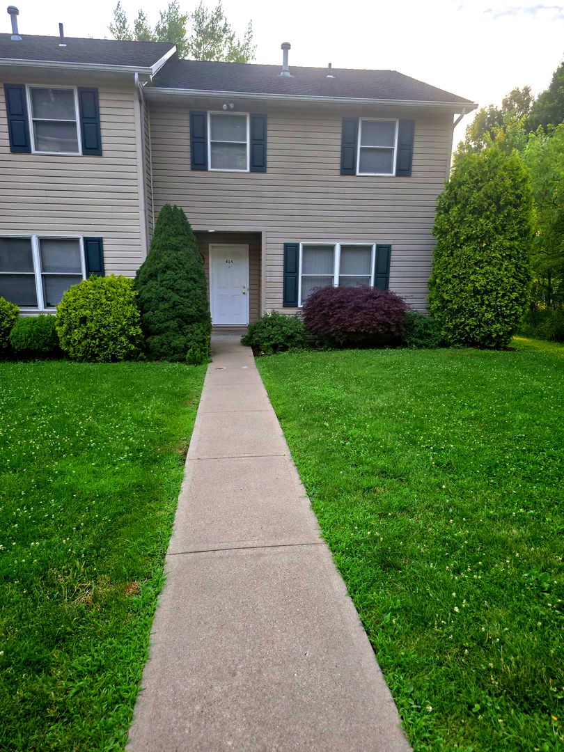 Large 3 Bedroom Townhouse in Burrell School District with Golf Course View