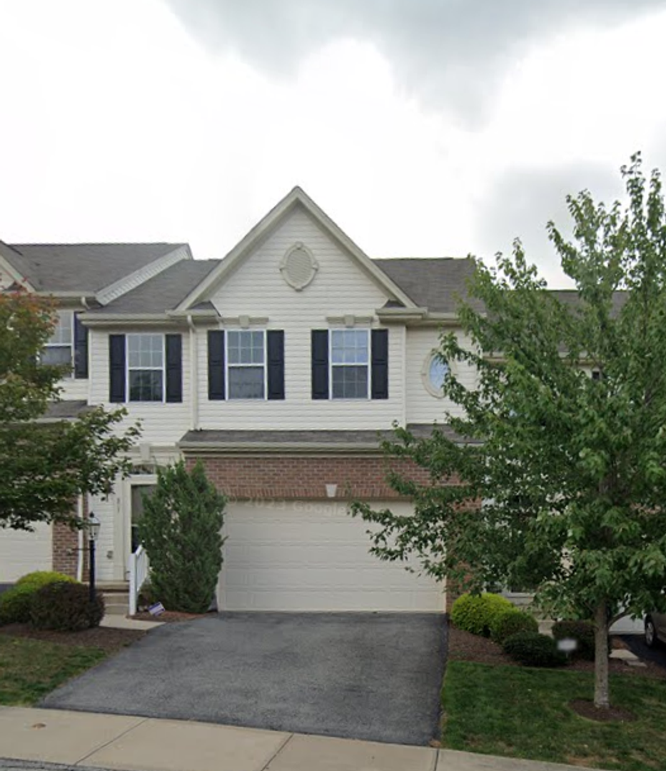 Monroeville House: 309 Horizon Drive