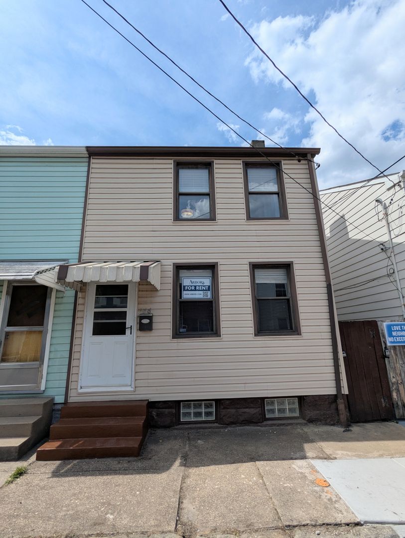 Pittsburgh House: 146 S 16th Street