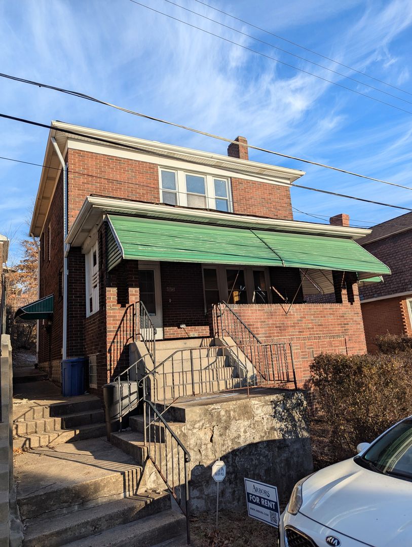 Pittsburgh House: 575 Neeb Street