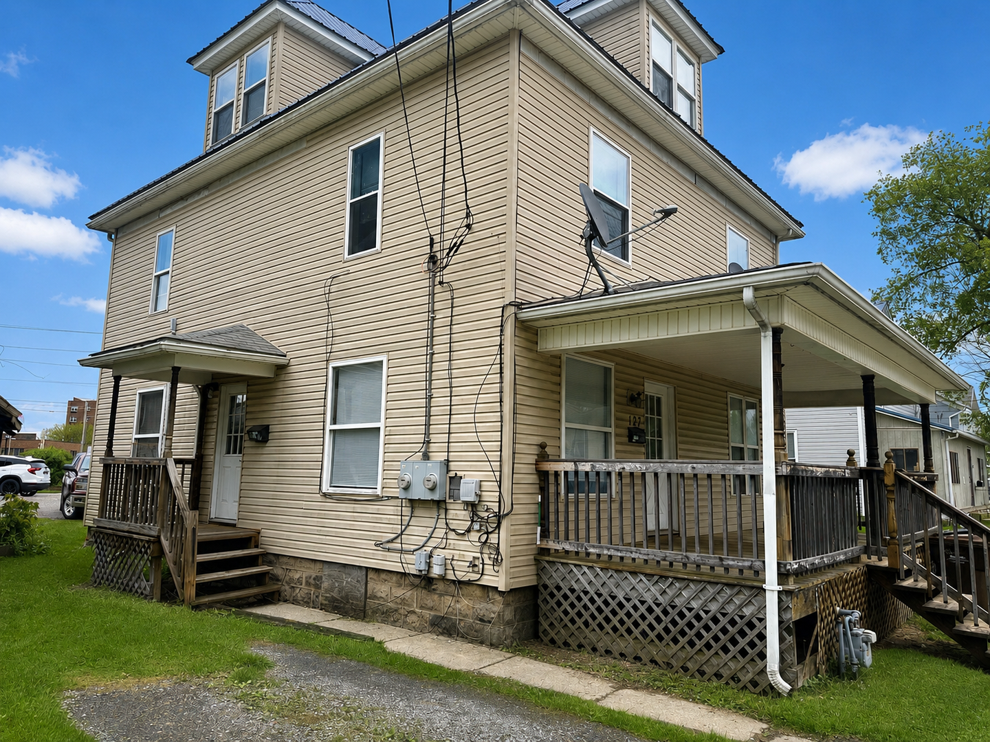 Grove City Apartment: 127 W. Poplar Street
