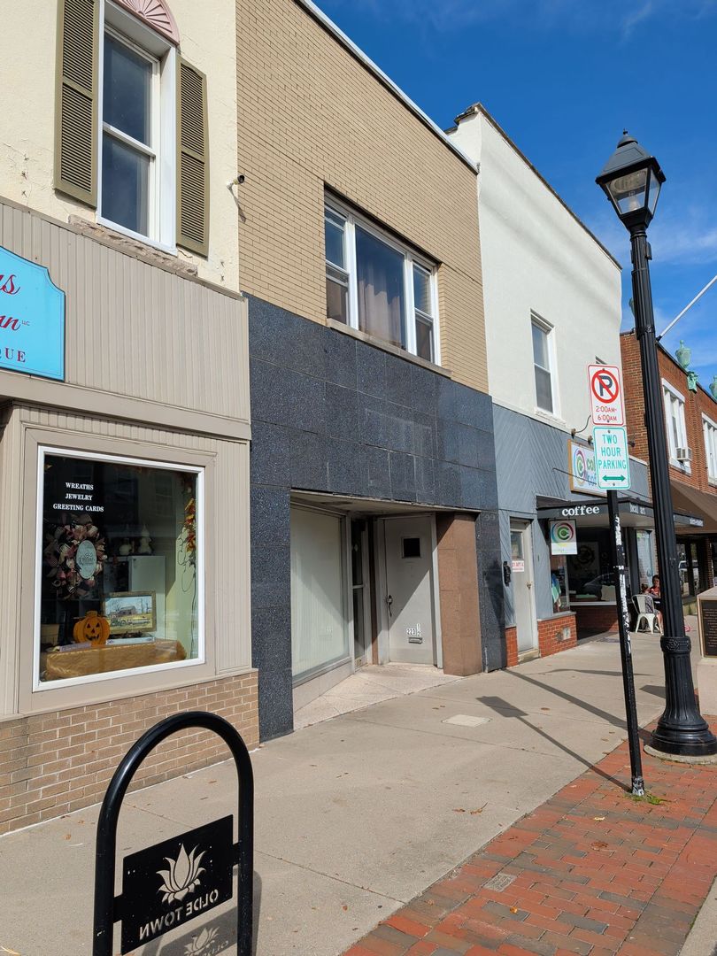 Grove City House: 223 S Broad Street