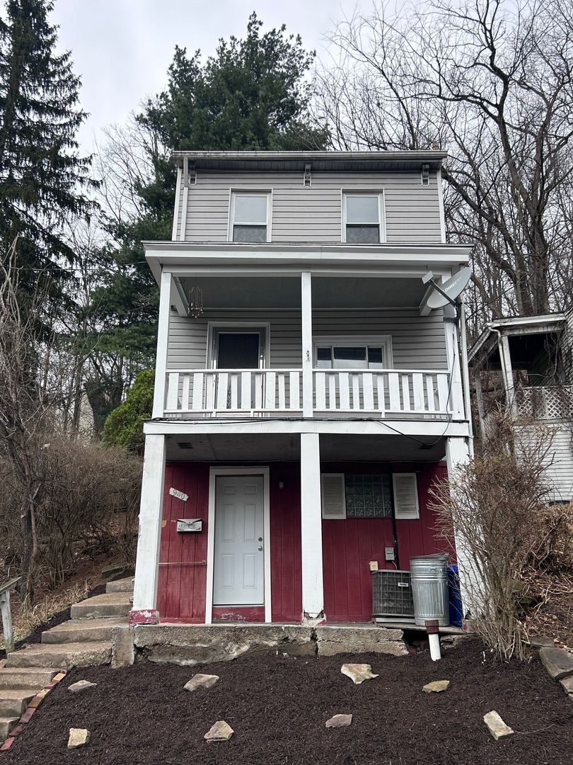 Pittsburgh House: 940 Rothpletz Street