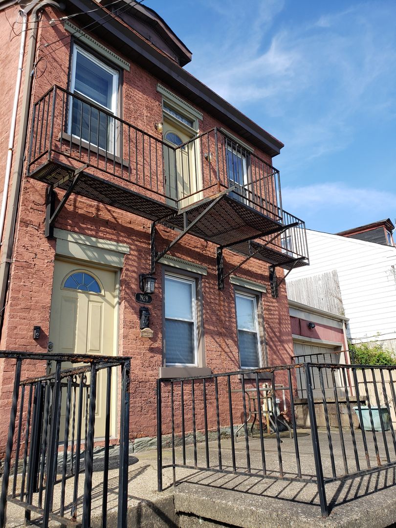 Pittsburgh House: 1928 South 18th Street