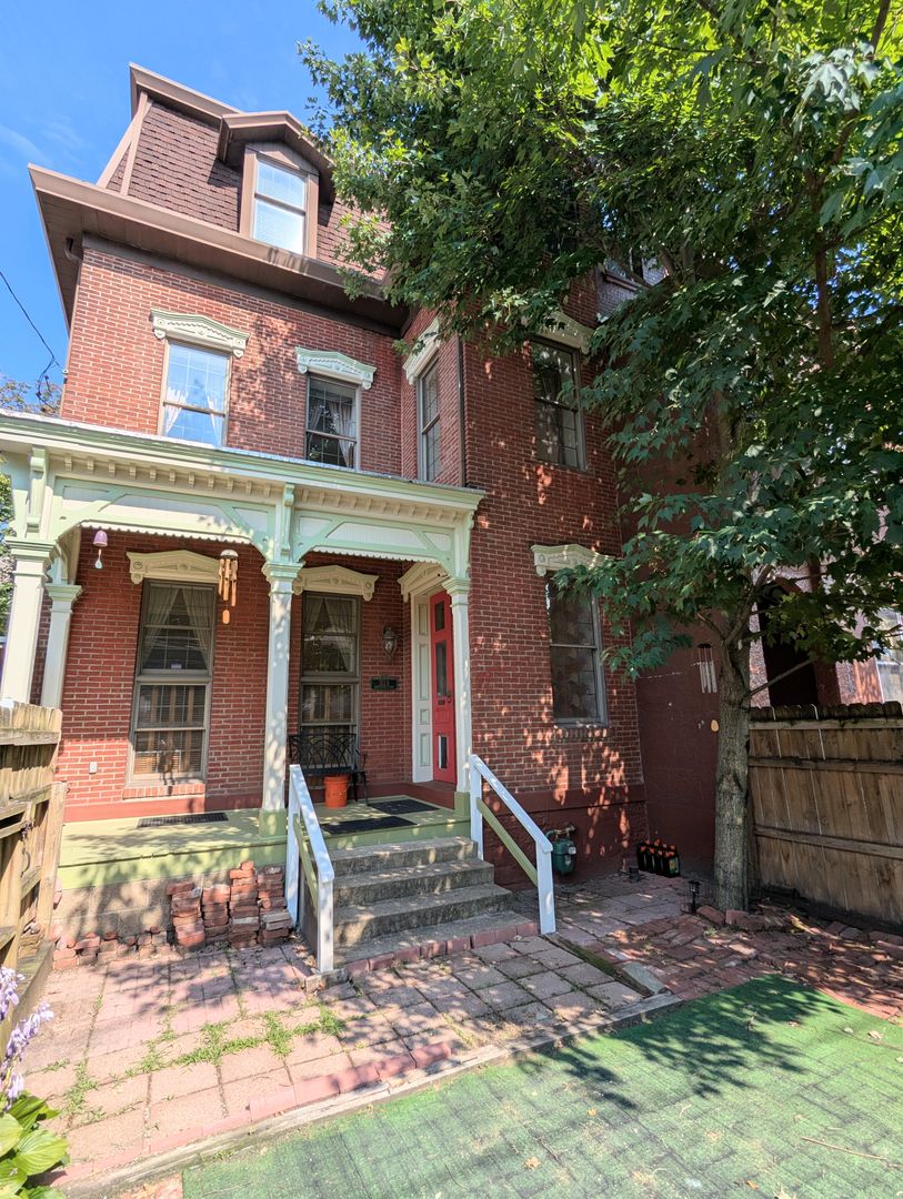 Pittsburgh House: 312 Denniston Street