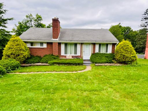 Appealing 3-Bedroom Home in Upper St. Clair - Available in August!