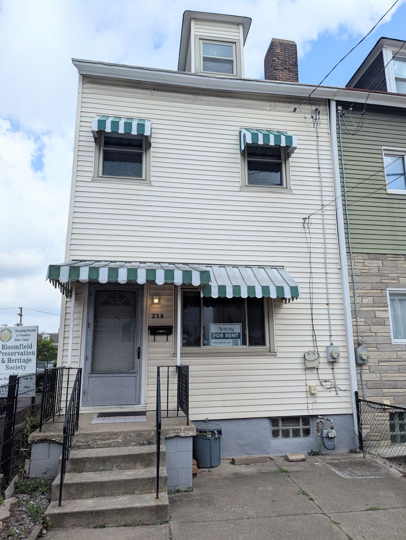Pittsburgh House: 258 Edmond Street