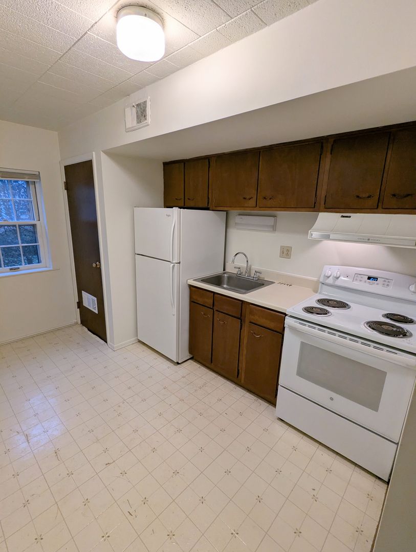 Bridgeville Apartment: 1112-1120 Bank Street