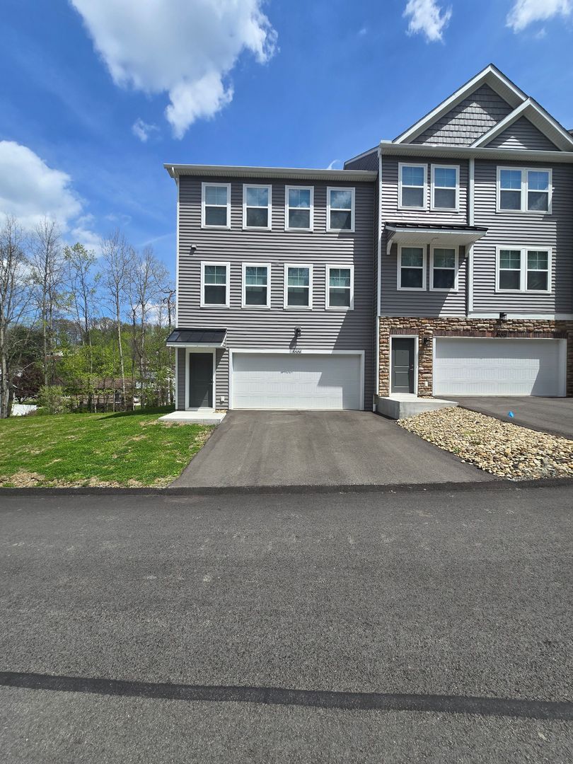 Delmont Townhome: 4005 Stefano Drive