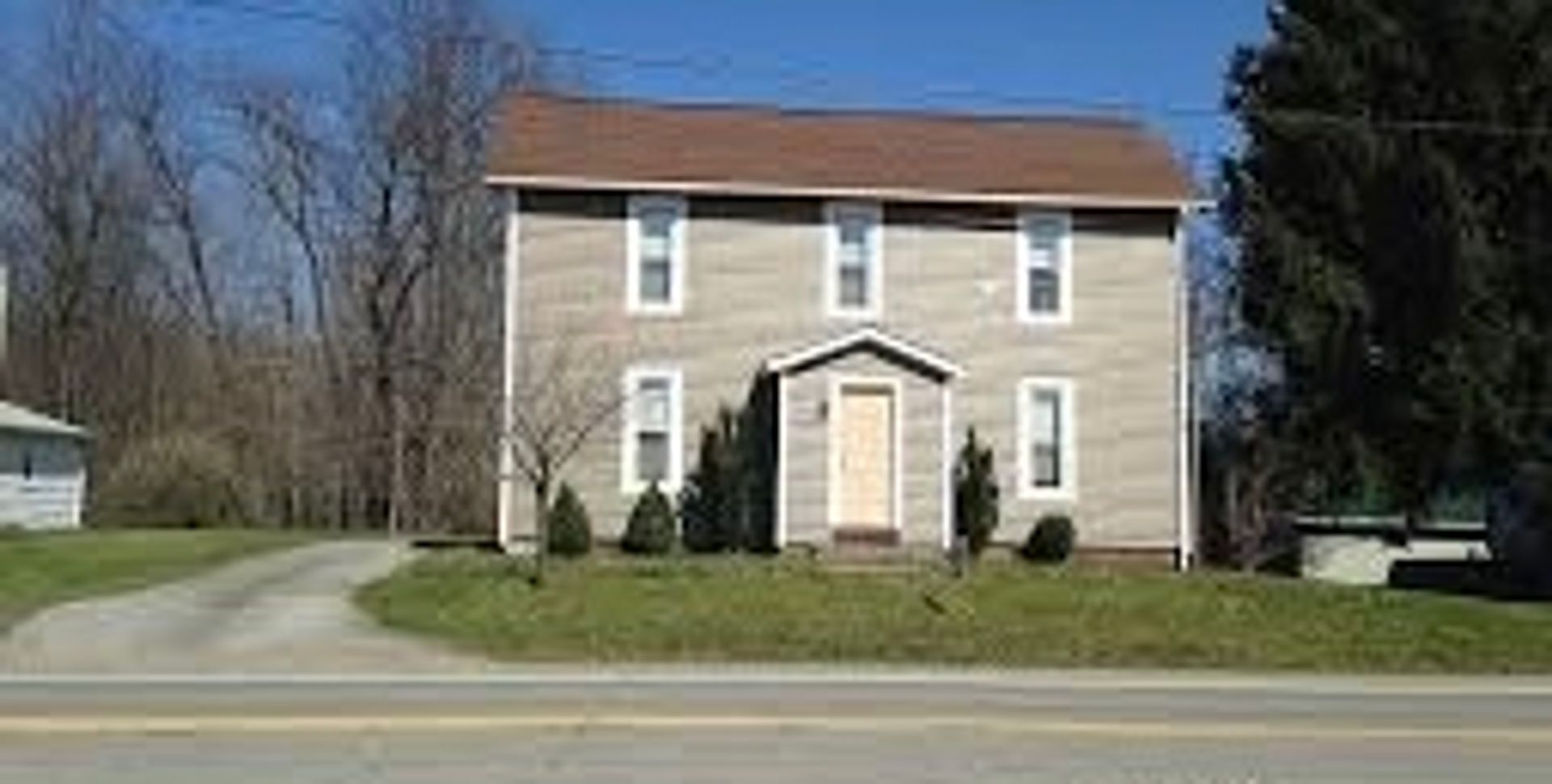 Grove City Apartment: 638 N Broad Street