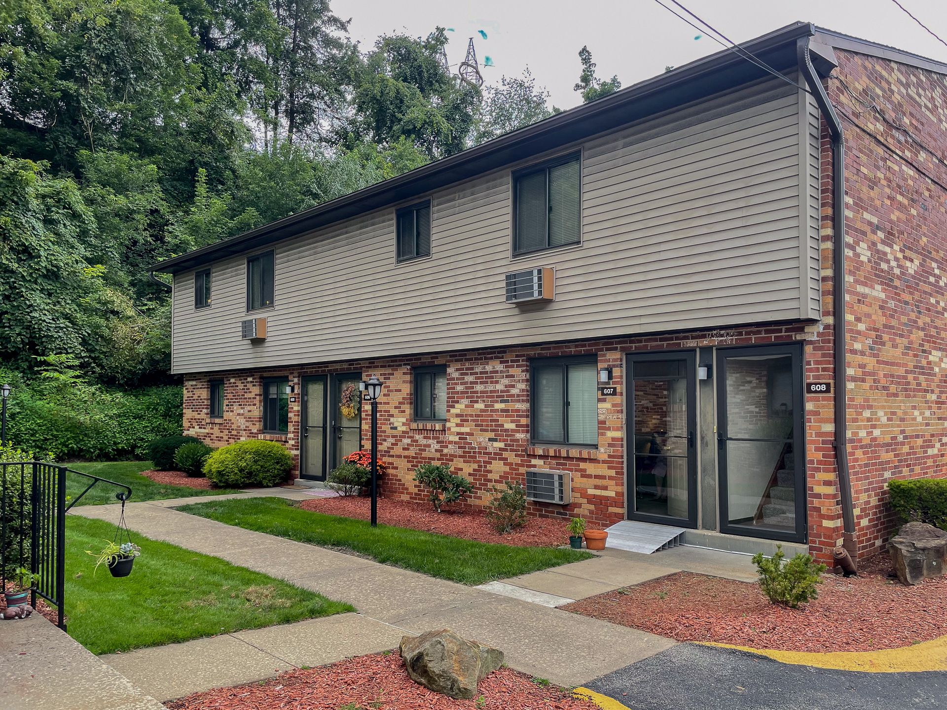 Pittsburgh Apartment: 301 Station Street