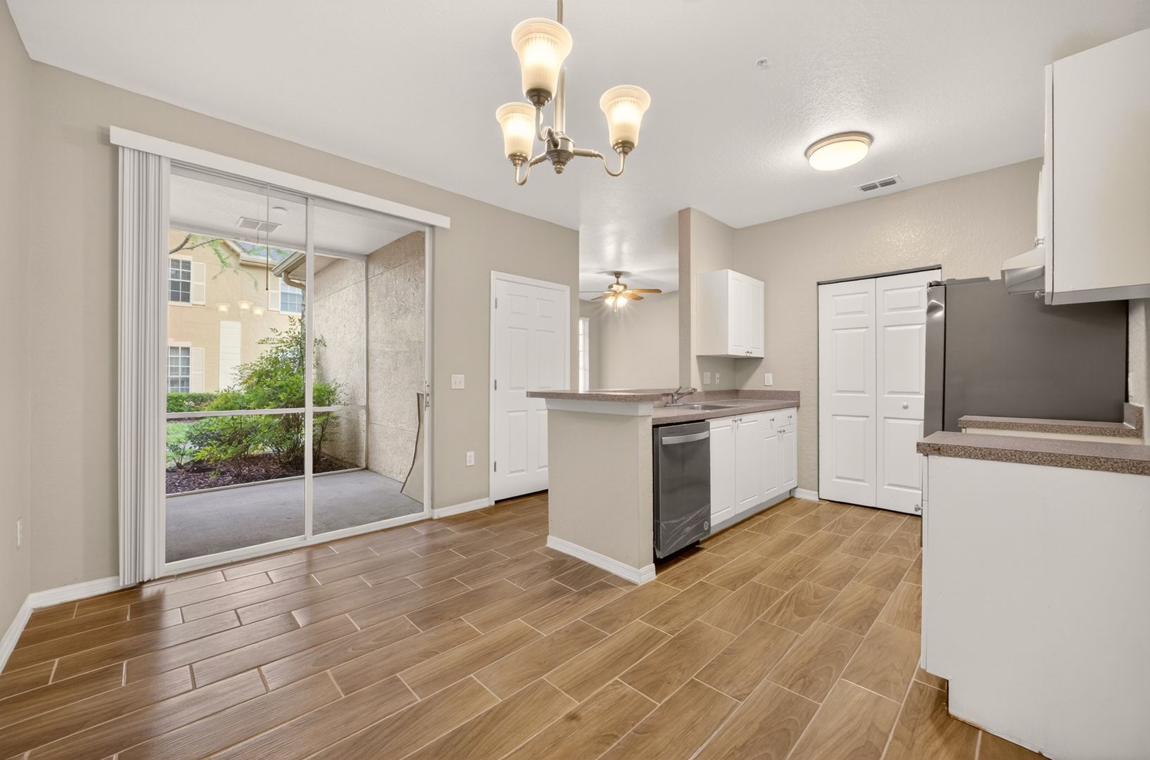 Altamonte Springs Apartment: 850 Grand Regency Pointe #104