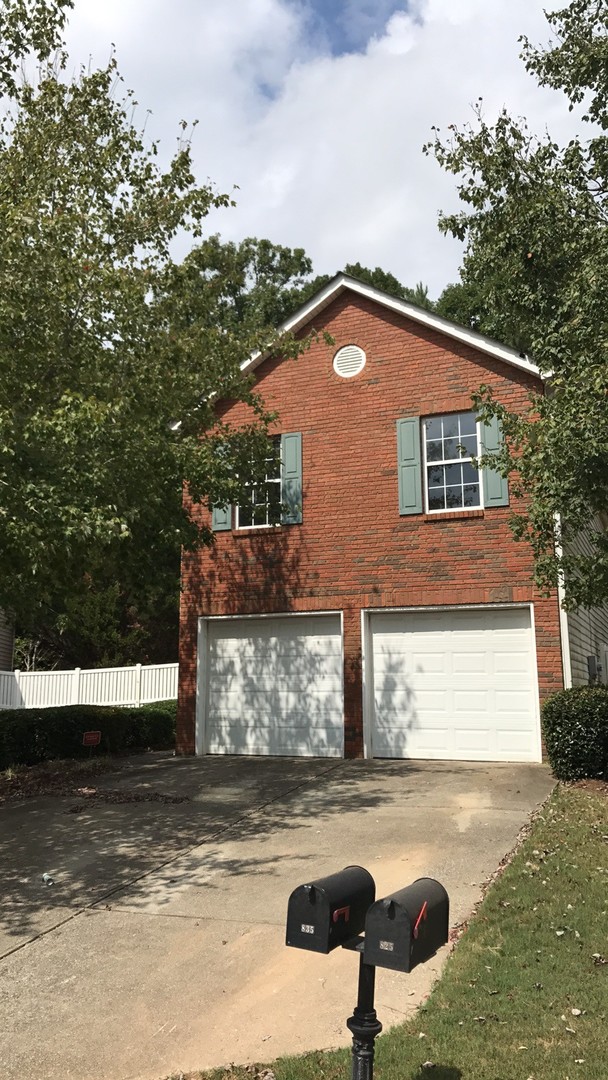 Alpharetta House: 835 Camelon Ct