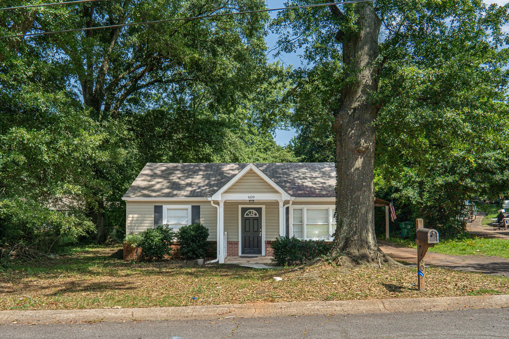 Smyrna House: 609 San Fernando Dr SE