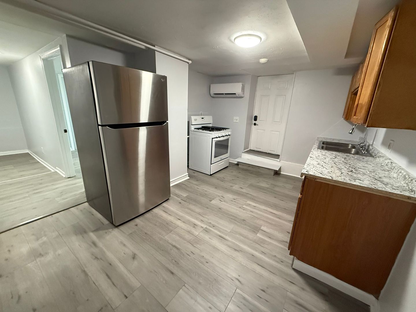 Worcester Apartment: 5 Allen St