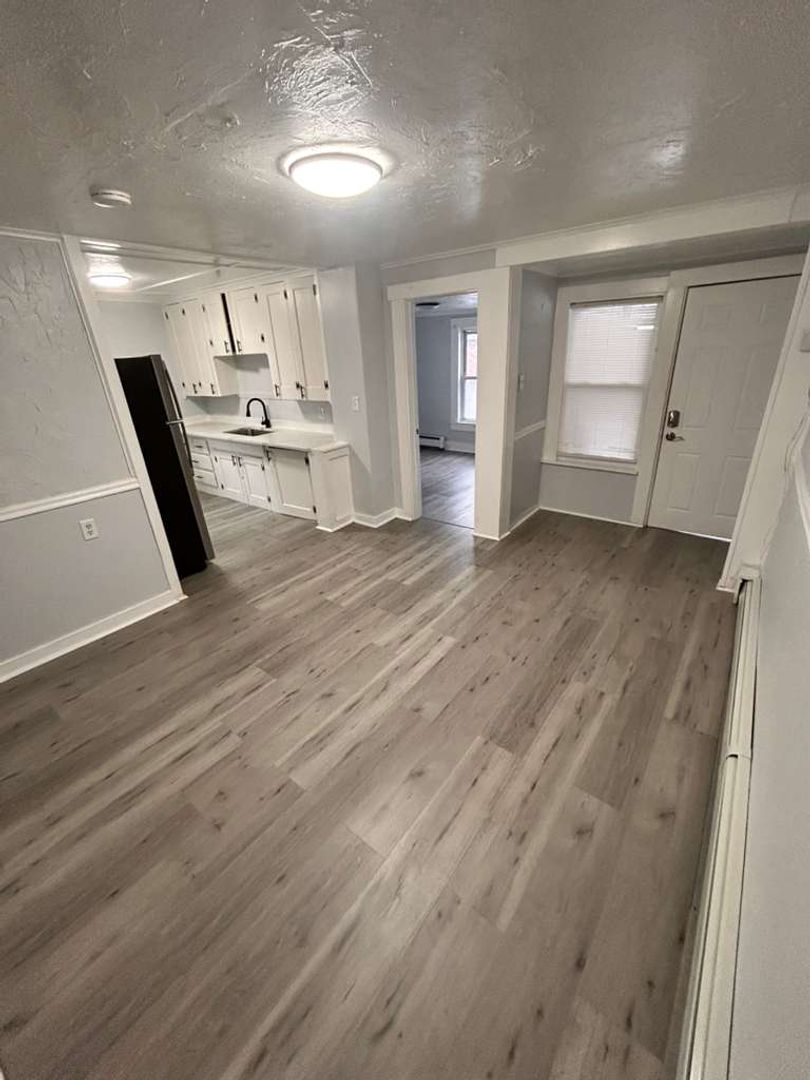 Southbridge Apartment: 105 Cross Street