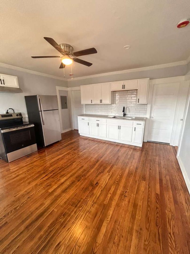 Southbridge Apartment: 67 Fairlawn Ave