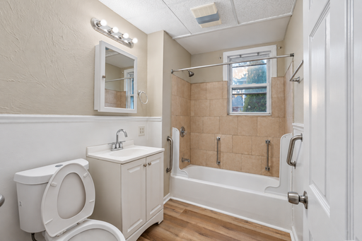 Listing photo thumbnail