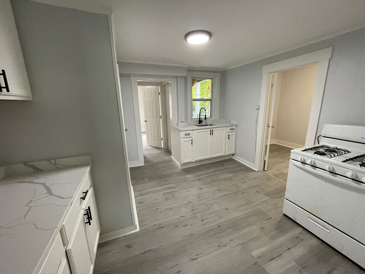 Southbridge Apartment: 40 Cross Street