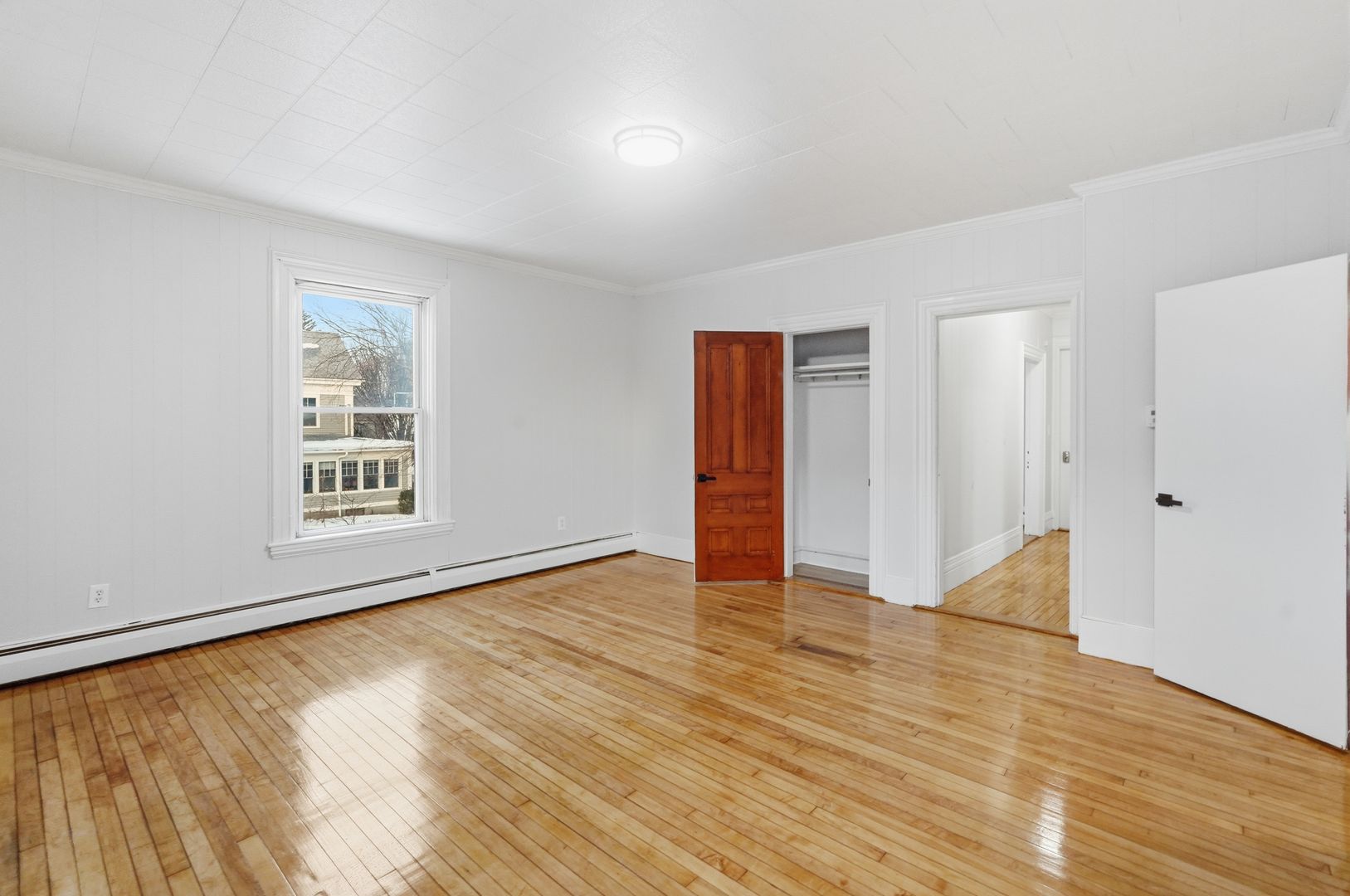 Worcester Apartment: 75 Chatham Street