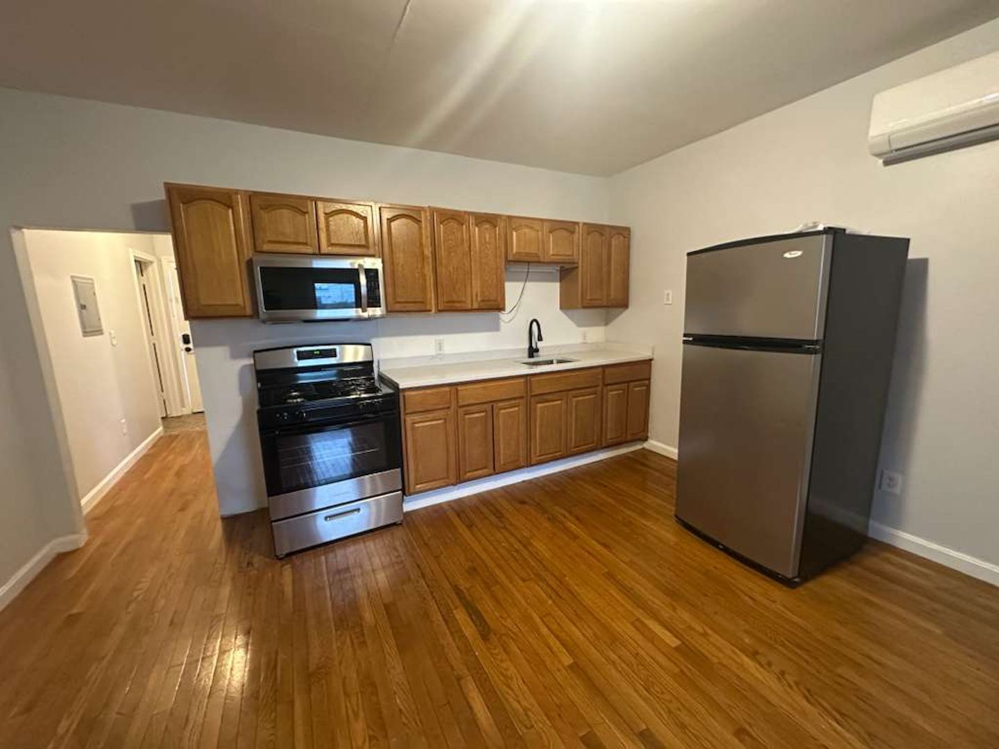 Worcester Apartment: 5 Allen St
