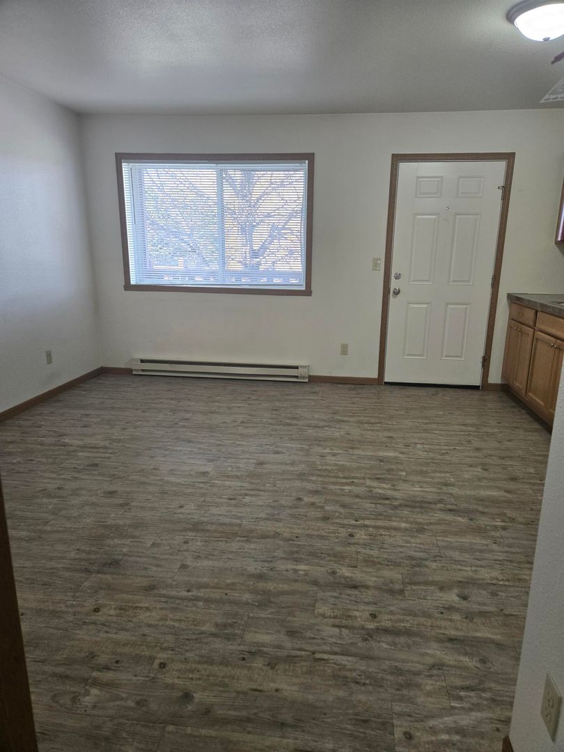 Moorhead Apartment: 1211 34th St. Cir. S.