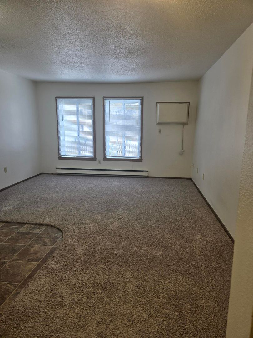 Moorhead Apartment: 1901 20th St S