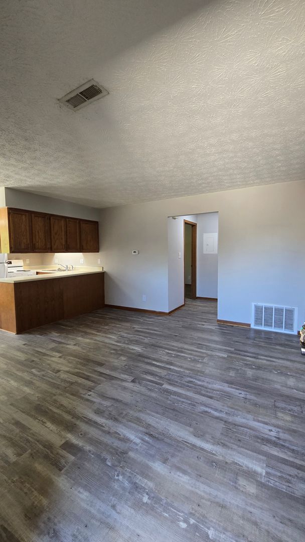 Huntington Apartment: 2956 Auburn Road
