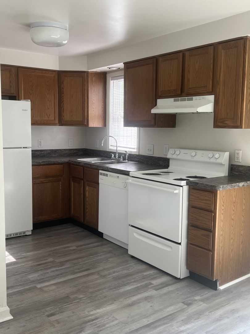 Mount Hope Apartment: 201 Mohican Lane