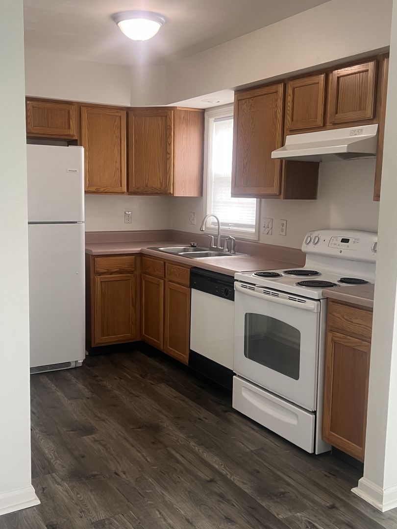 Mount Hope Apartment: 201 Mohican Lane