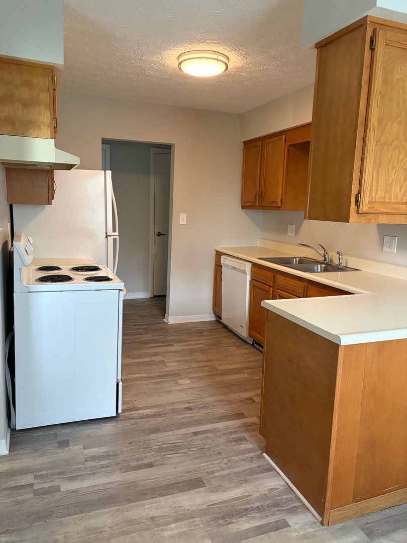 Huntington Apartment: 2956 Auburn Road