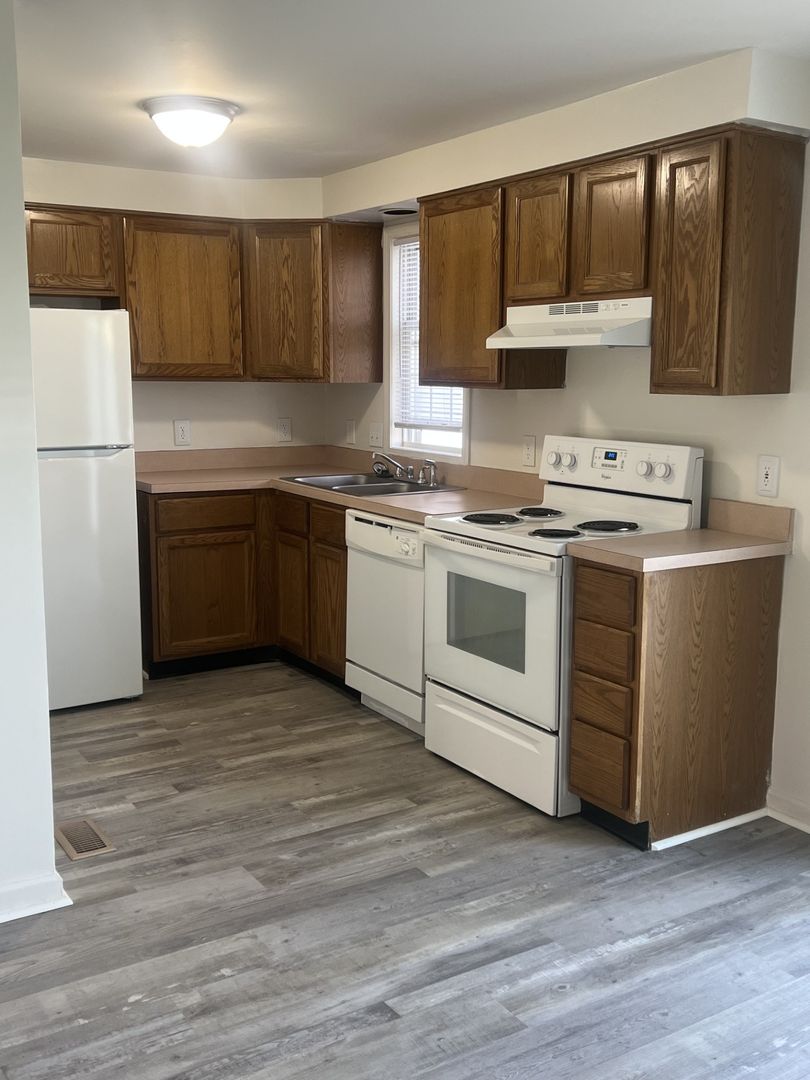 Mount Hope Apartment: 201 Mohican Lane