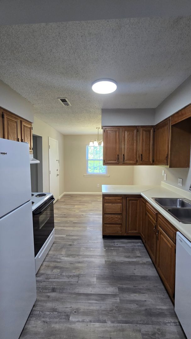 Huntington Apartment: 2956 Auburn Road
