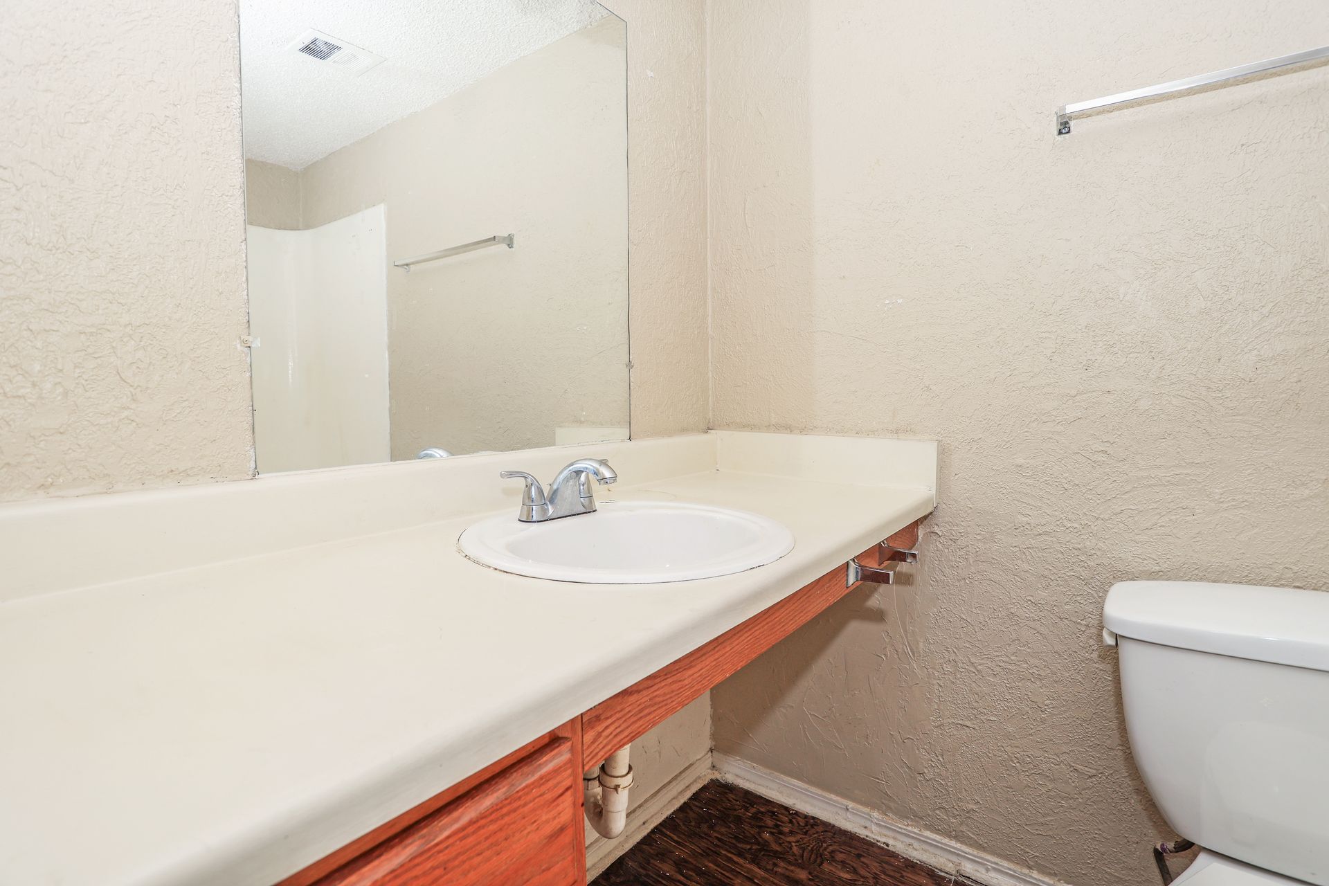 Oklahoma City Apartment: 6370 W. Wilshire