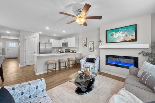 Luxury Three-Bedroom Townhome with Attached Garage! – photo 1