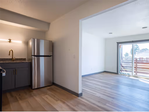 Fully Renovated Studio Apartment! – photo 1