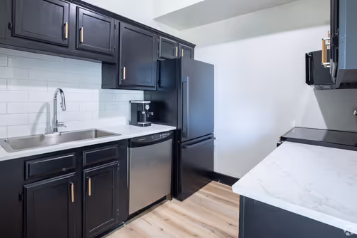 Upscale Comfort Near Downtown Davenport! – photo 1