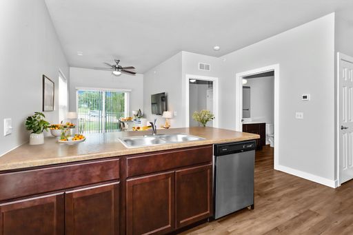 Luxury Three-Bedroom with Modern Finishes! – photo 1