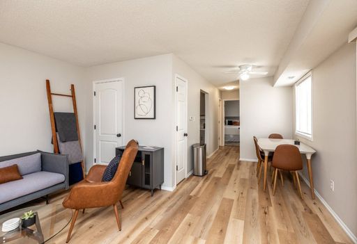 Affordable Two-Bedroom Near the Airport! – photo 1