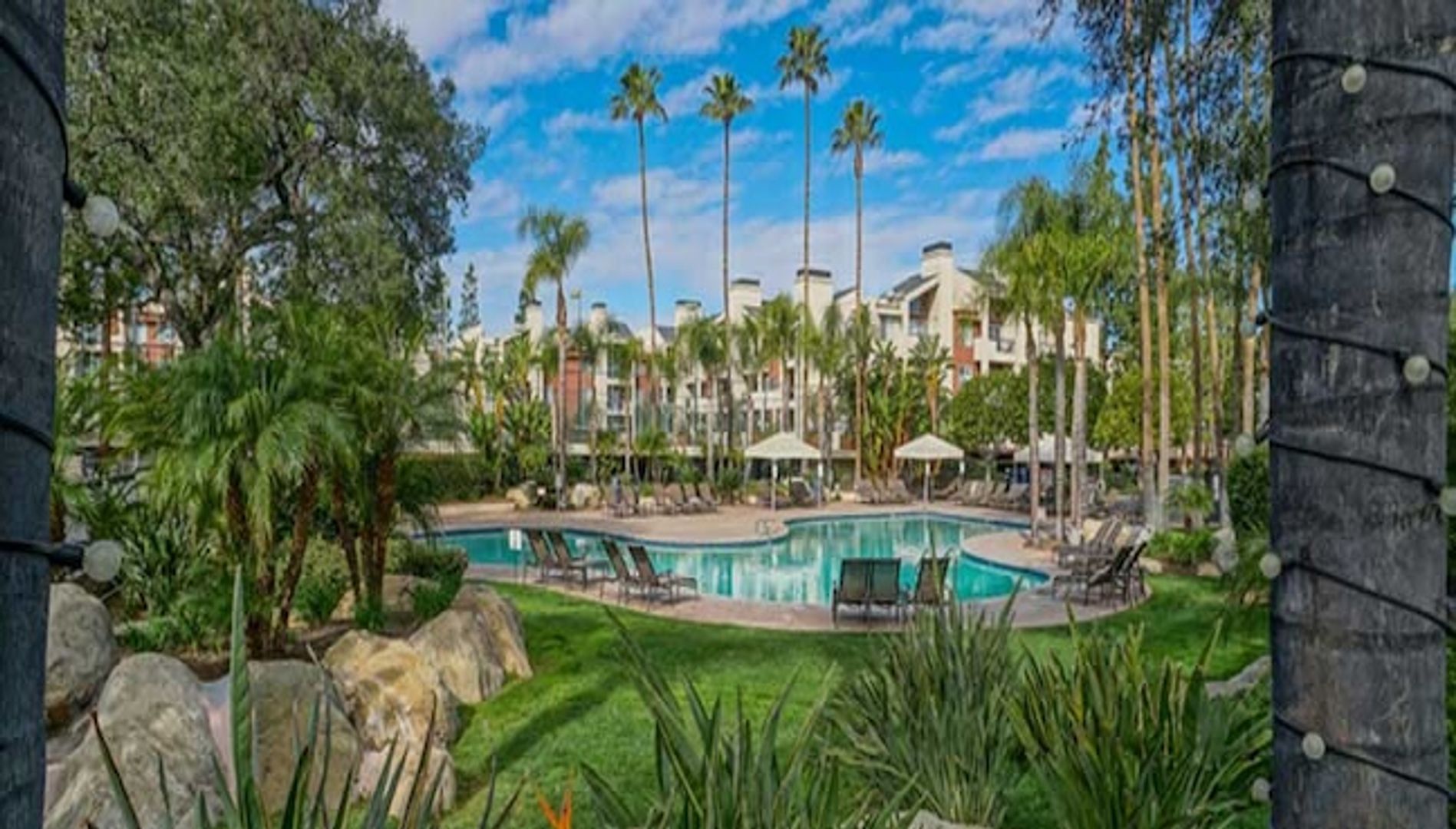 Woodland Hills Condo: 21550 Burbank Blvd. - Unit 312