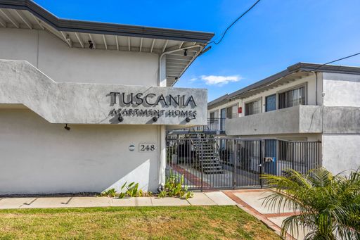 Walk to the Beach! 2 bdr. 1 bath! – photo 1