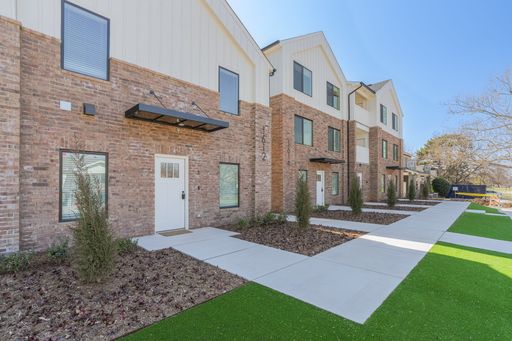 ✨2nd Floor unit with Balcony in the PLAZA DISTRICT! ✨ – photo 1