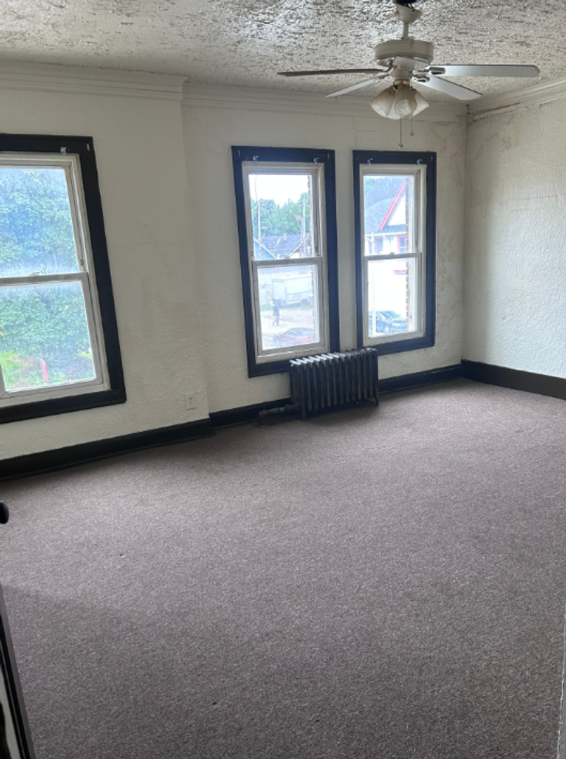 Milwaukee Apartment: 2776 N. 35th st