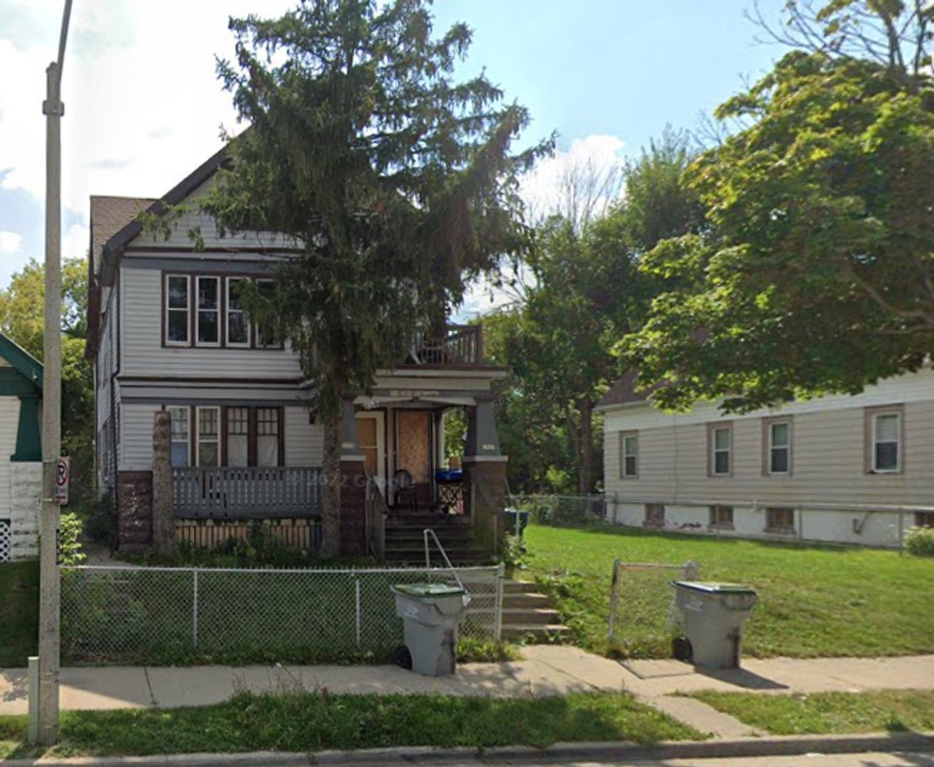 Milwaukee Apartment: 1945-47 W Finn Pl