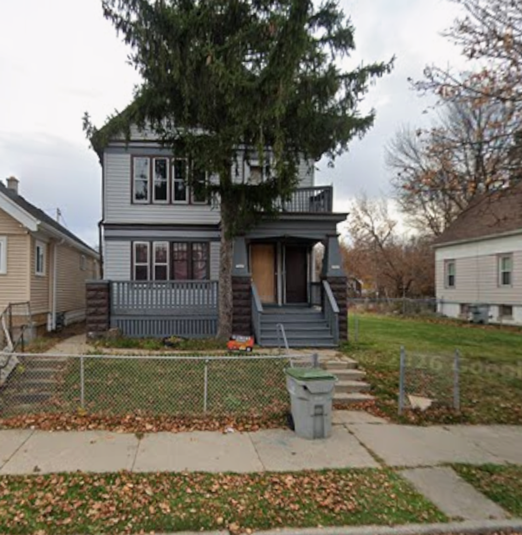 Milwaukee Apartment: 1945-47 W Finn Pl