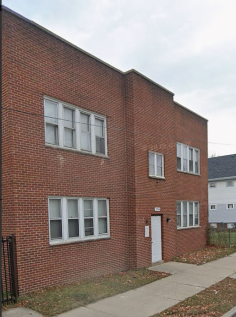 Milwaukee Apartment: 3765 N 13th St