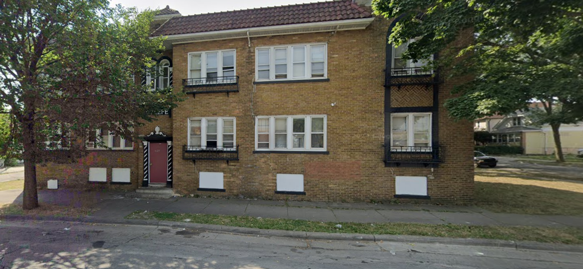 Milwaukee Apartment: 1625 W Keefe Ave